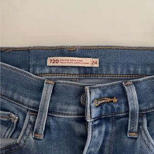 High rise super skinny Levi’s jeans size 24 (720)